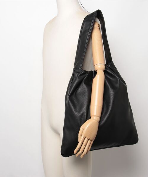 TODAYFUL（トゥデイフル）の「TODAYFUL Ecoleather Gather Bag 12321021（ショルダーバッグ・レディース・ブラック/バーガンディー/オフホワイト・FREE）」の19枚目の写真