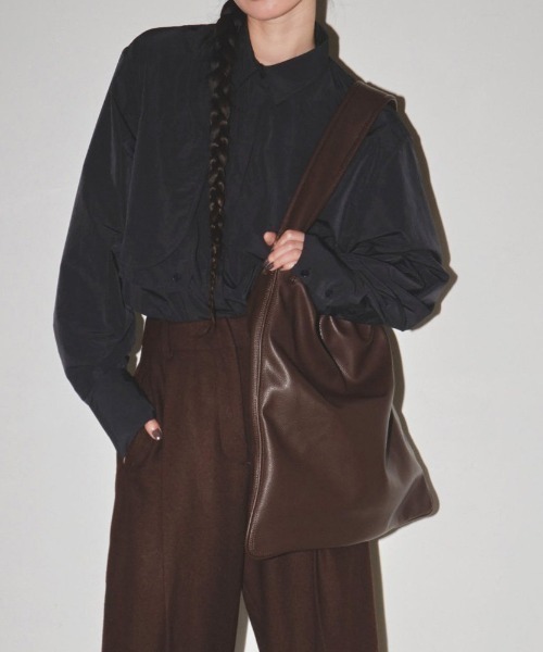 TODAYFUL（トゥデイフル）の「TODAYFUL Ecoleather Gather Bag 12321021（ショルダーバッグ・レディース・ブラック/バーガンディー/オフホワイト・FREE）」の11枚目の写真