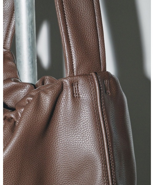 TODAYFUL（トゥデイフル）の「TODAYFUL Ecoleather Gather Bag 12321021（ショルダーバッグ・レディース・ブラック/バーガンディー/オフホワイト・FREE）」の5枚目の写真