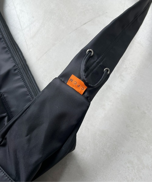 CPCM（シーピーシーエム）の「ダブルポケットビッグショルダー（ショルダーバッグ・メンズ・カーキ/ブラック・FREE）」の7枚目の写真