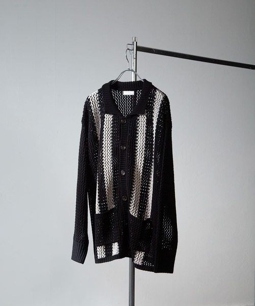 NILWAY(ニルウェイ)の「ストライプラインクルーネックカーディガン(カーディガン/ボレロ・メンズ・アイボリー/ブラック/ブルー・MEDIUM/LARGE)」の2枚目の写真