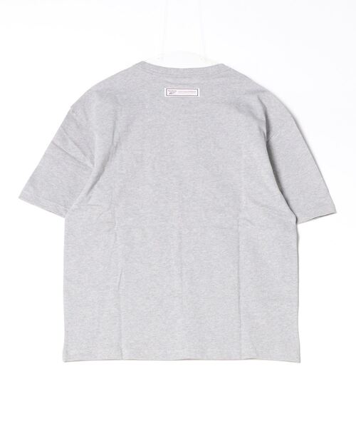 Reebok(リーボック)の「クラシックス ユニホーム ビッグロゴ Tシャツ / CL UNIFORM BL TEE(Tシャツ/カットソー・メンズ・グレー/イエロー/ブラック・LARGE/MEDIUM/SMALL/XX-LARGE/X-LARGE)」の22枚目の写真