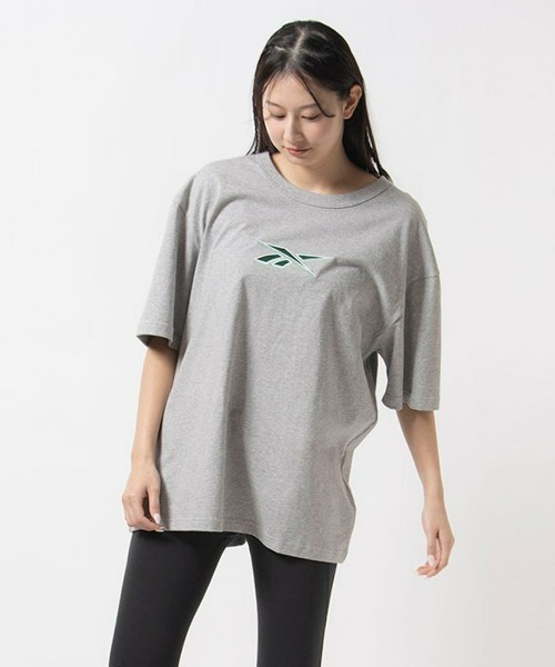 Reebok(リーボック)の「クラシックス ユニホーム ビッグロゴ Tシャツ / CL UNIFORM BL TEE(Tシャツ/カットソー・メンズ・グレー/イエロー/ブラック・LARGE/MEDIUM/SMALL/XX-LARGE/X-LARGE)」の1枚目の写真
