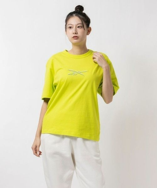 Reebok(リーボック)の「クラシックス ユニホーム ビッグロゴ Tシャツ / CL UNIFORM BL TEE(Tシャツ/カットソー・メンズ・グレー/イエロー/ブラック・LARGE/MEDIUM/SMALL/XX-LARGE/X-LARGE)」の3枚目の写真