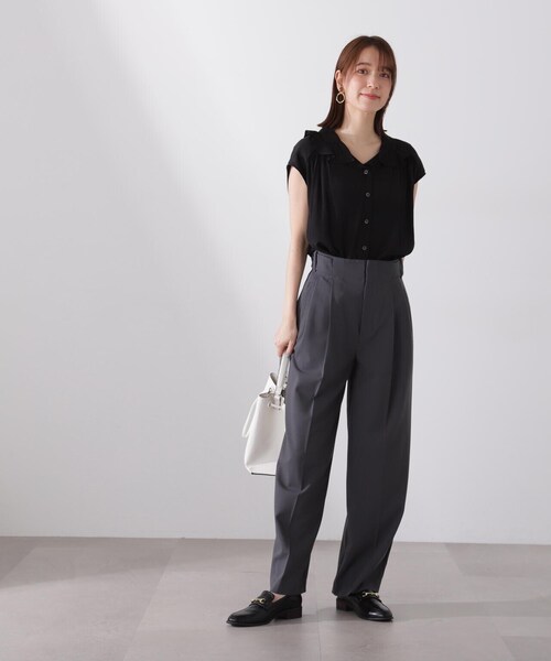N.(N. Natural Beauty Basic)(エヌエヌナチュラルビューティーベーシック)の「◆【S Size Line】サイドベルトツータックパンツ(その他パンツ・レディース・ベージュ/チャコールグレー・SMALL/MEDIUM)」の10枚目の写真