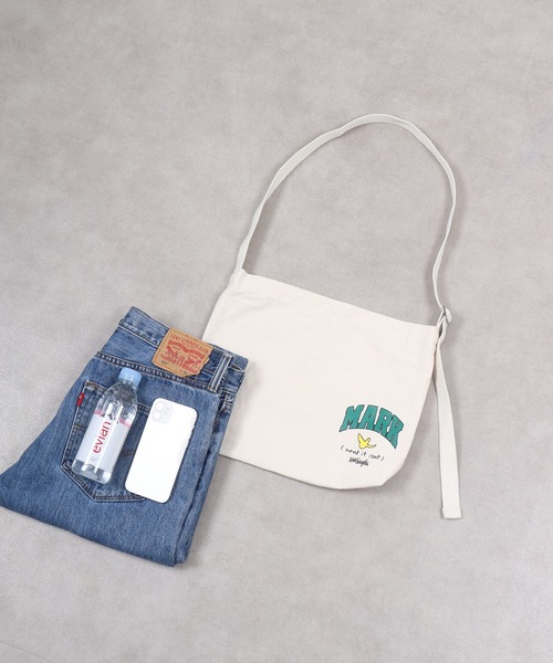 (What it isNt)ART BY MARKGONZALES キャンバス ショルダーバッグ（ショルダーバッグ）｜（What it isNt）ART BY MARKGONZALES（ワットイットイズント） 5,170円
