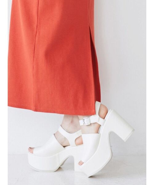 MURUA（ムルーア）の「ストラップウェッジサンダル（サンダル・レディース・アイボリー/ブラック・22.5/24.5/23.5）」の3枚目の写真