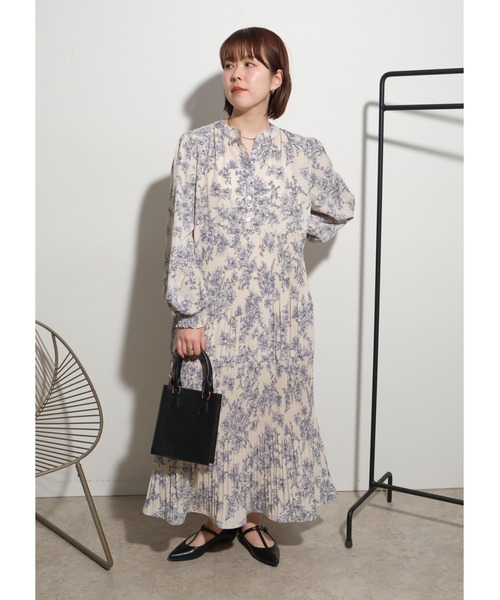 palm RICHE(ポームリシュ)の「花柄プリーツワンピース(ワンピース・レディース・アイボリー/ブラック・M)」の7枚目の写真