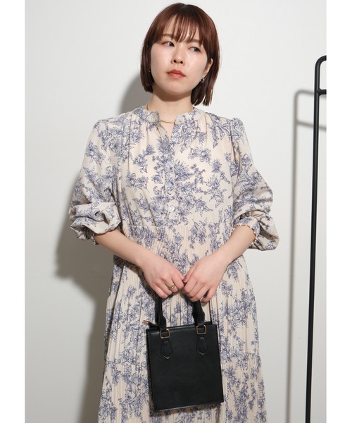 palm RICHE(ポームリシュ)の「花柄プリーツワンピース(ワンピース・レディース・アイボリー/ブラック・M)」の9枚目の写真