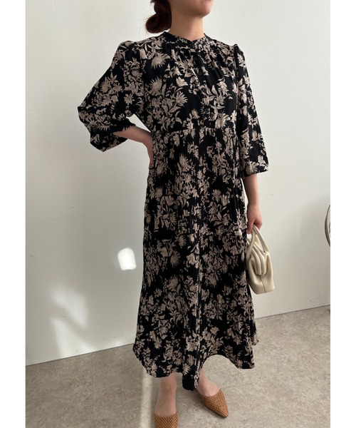 palm RICHE(ポームリシュ)の「花柄プリーツワンピース(ワンピース・レディース・アイボリー/ブラック・M)」の22枚目の写真