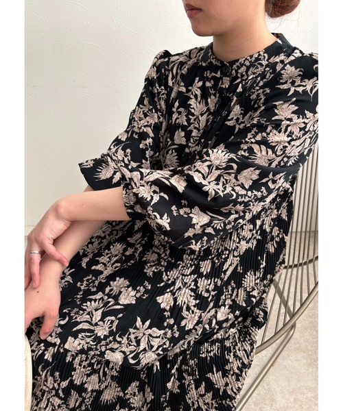 palm RICHE(ポームリシュ)の「花柄プリーツワンピース(ワンピース・レディース・アイボリー/ブラック・M)」の19枚目の写真