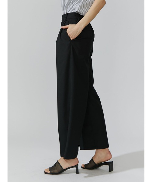 TONAL(トーナル)の「タックワイドロングパンツ(その他パンツ・レディース・アイボリー/ブラック/グレー・38)」の11枚目の写真
