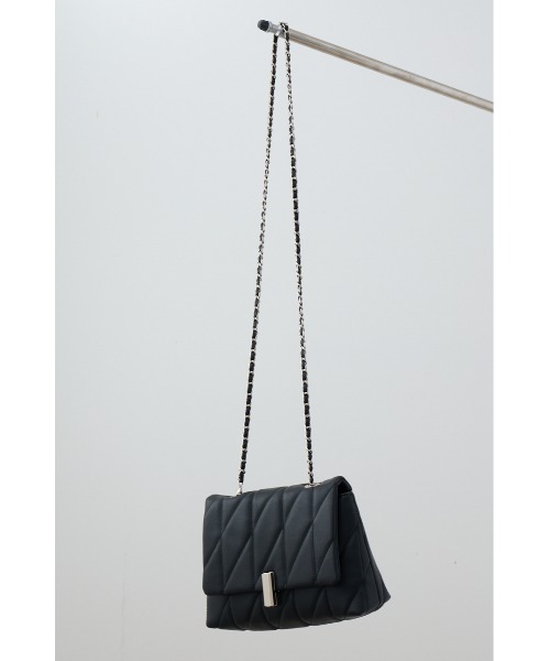AZUL by moussy(アズールバイマウジー)の「フェイクレザーキルティングバッグ(ショルダーバッグ・レディース・グレイッシュベージュ/ライトブルー/ブラック・FREE)」の7枚目の写真