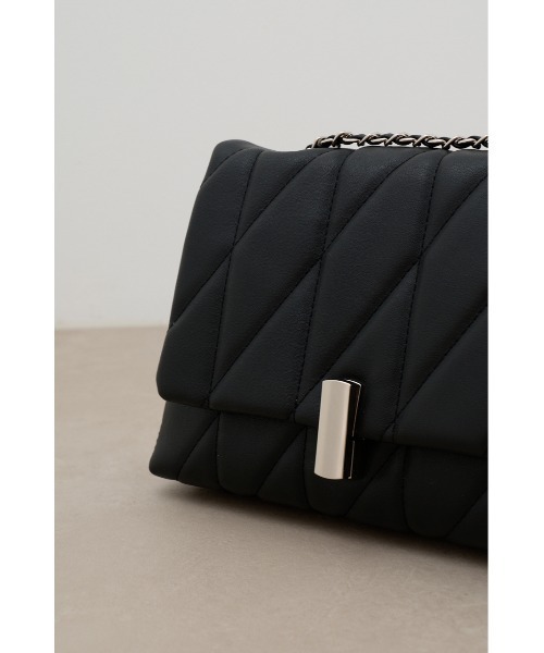 AZUL by moussy(アズールバイマウジー)の「フェイクレザーキルティングバッグ(ショルダーバッグ・レディース・グレイッシュベージュ/ライトブルー/ブラック・FREE)」の11枚目の写真
