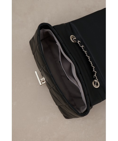 AZUL by moussy(アズールバイマウジー)の「フェイクレザーキルティングバッグ(ショルダーバッグ・レディース・グレイッシュベージュ/ライトブルー/ブラック・FREE)」の13枚目の写真