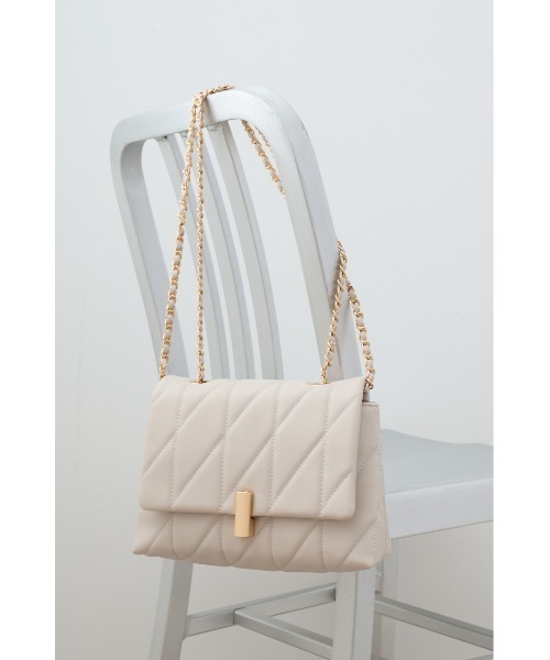 AZUL by moussy(アズールバイマウジー)の「フェイクレザーキルティングバッグ(ショルダーバッグ・レディース・グレイッシュベージュ/ライトブルー/ブラック・FREE)」の16枚目の写真