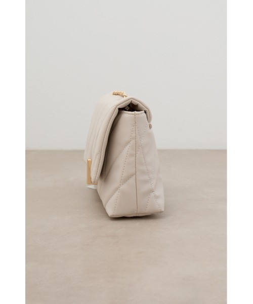 AZUL by moussy(アズールバイマウジー)の「フェイクレザーキルティングバッグ(ショルダーバッグ・レディース・グレイッシュベージュ/ライトブルー/ブラック・FREE)」の19枚目の写真