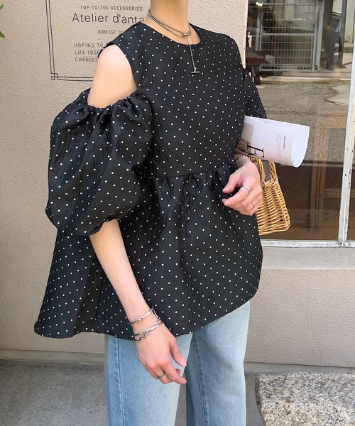 KOBE LETTUCE（コウベレタス）の「ぽこぽこジャガードショルダーカットペプラムトップス（シャツ/ブラウス・レディース・ブラック/ネイビー/グレー・M）」の3枚目の写真