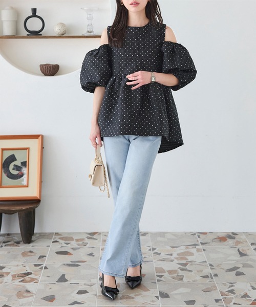 KOBE LETTUCE（コウベレタス）の「ぽこぽこジャガードショルダーカットペプラムトップス（シャツ/ブラウス・レディース・ブラック/ネイビー/グレー・M）」の5枚目の写真