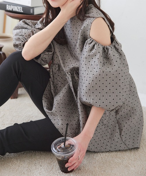 KOBE LETTUCE（コウベレタス）の「ぽこぽこジャガードショルダーカットペプラムトップス（シャツ/ブラウス・レディース・ブラック/ネイビー/グレー・M）」の6枚目の写真
