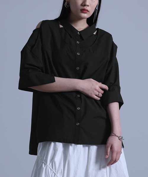 kOhAKU(コハク)の「カッティングデザインシャツ(シャツ/ブラウス・レディース・ブラック/オフホワイト・FREE)」の3枚目の写真