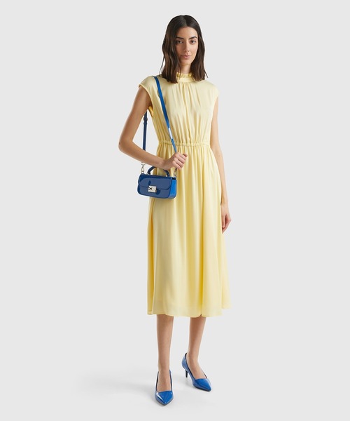 BENETTON (UNITED COLORS OF BENETTON)（ベネトンユナイテッドカラーズオブベネトン）の「フリルネックフレンチスリーブミモレ丈ワンピース（ワンピース・レディース・ライトイエロー・X-SMALL/XX-SMALL/SMALL/MEDIUM/LARGE）」の4枚目の写真