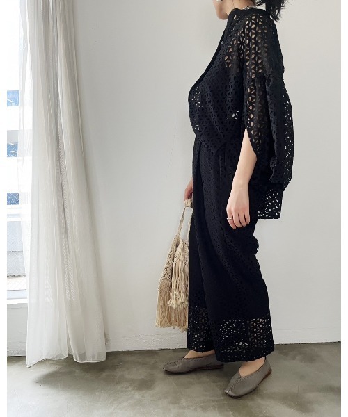 Torrazzo Donna（トラッゾドンナ）の「カットワークレースブラウス