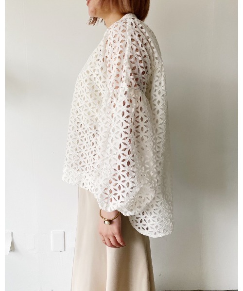 Torrazzo Donna（トラッゾドンナ）の「カットワークレースブラウス 