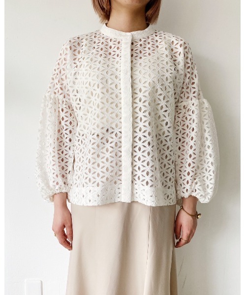 Torrazzo Donna（トラッゾドンナ）の「カットワークレースブラウス