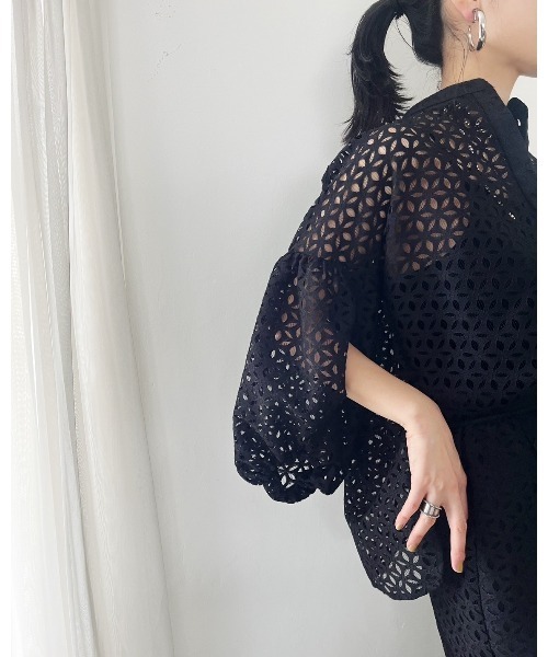 Torrazzo Donna（トラッゾドンナ）の「カットワークレースブラウス