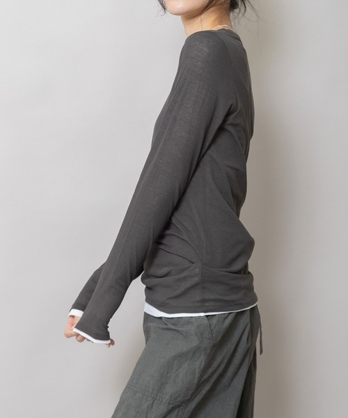 Munich（ミューニック）の「シアーストレッチリブクルーネックプルオーバー（Tシャツ/カットソー・レディース・ブラック/グレイッシュベージュ/ブルー/ホワイト/ブラック×ホワイト/ダークグレー・FREE）」の12枚目の写真