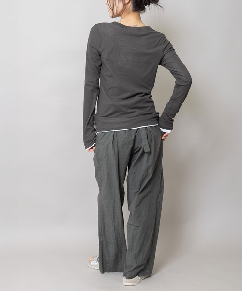 Munich（ミューニック）の「シアーストレッチリブクルーネックプルオーバー（Tシャツ/カットソー・レディース・ブラック/グレイッシュベージュ/ブルー/ホワイト/ブラック×ホワイト/ダークグレー・FREE）」の9枚目の写真