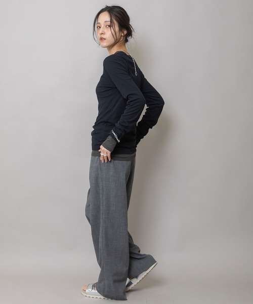 Munich（ミューニック）の「シアーストレッチリブクルーネックプルオーバー（Tシャツ/カットソー・レディース・ブラック/グレイッシュベージュ/ブルー/ホワイト/ブラック×ホワイト/ダークグレー・FREE）」の17枚目の写真