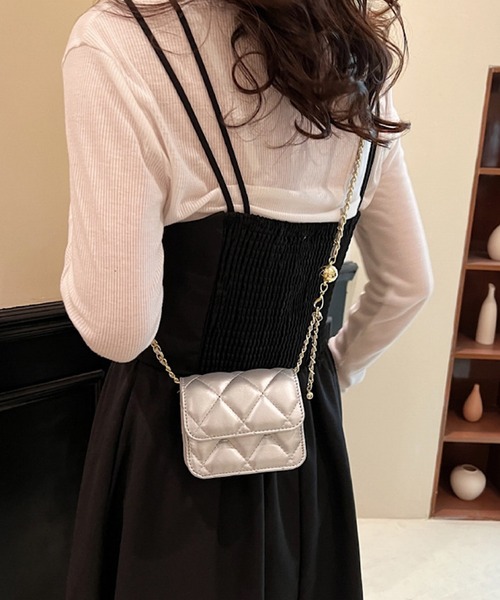 Mignonjour(ミニョンジュール)の「Mignonjour/キルティングミニチェーンバッグ M2493(ショルダーバッグ・レディース・ブラック/シルバー/ブラウン/ゴールド・FREE)」の3枚目の写真