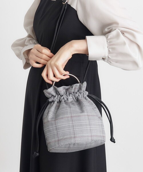 grove（グローブ）の「◆【雑誌掲載】リングドロストショルダー（ショルダーバッグ・レディース・シルバー/ブラック/ブラック系1・00）」の2枚目の写真