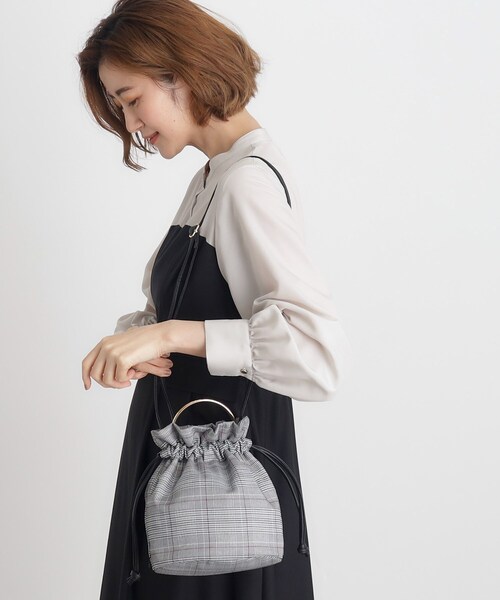 grove（グローブ）の「◆【雑誌掲載】リングドロストショルダー（ショルダーバッグ・レディース・シルバー/ブラック/ブラック系1・00）」の10枚目の写真
