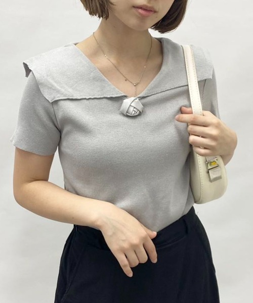 mebole(メボレ)の「フレンチカラーroseトップス(Tシャツ/カットソー・レディース・グレー/ホワイト/ブラック・FREE)」の2枚目の写真