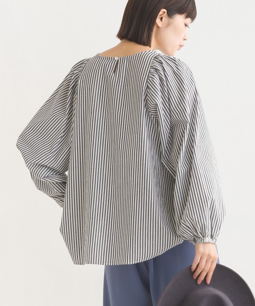 OMNES(オムネス)の「製品洗いコットンブロードボリューム袖ブラウス(シャツ/ブラウス・レディース・ブラック系その他/ブラック系その他2/グレー系その他/ブルー系その他/ホワイト/ライトグレー/ベージュ系その他/ベージュ系その他2・FREE)」の2枚目の写真