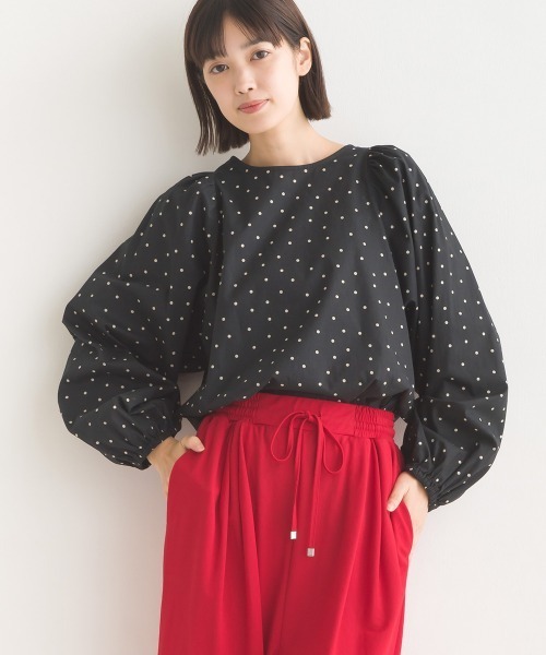 OMNES(オムネス)の「製品洗いコットンブロードボリューム袖ブラウス(シャツ/ブラウス・レディース・ブラック系その他/ブラック系その他2/グレー系その他/ブルー系その他/ホワイト/ライトグレー/ベージュ系その他/ベージュ系その他2・FREE)」の3枚目の写真