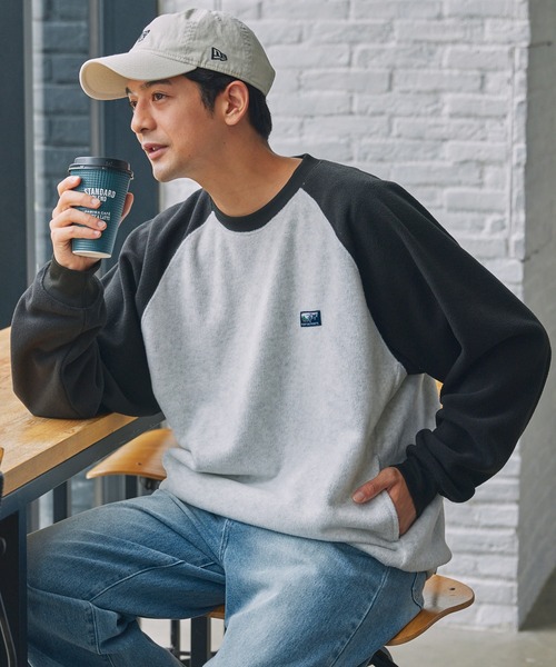 THE CRAFT CREW PRODUCTS（ザクラフトクループロダクツ）の「マルチファンクショナル ビッグシルエット ラグランスリーブフリースプルオーバー【THE CRAFT CREW PRODUCTS】（スウェット・メンズ・チャコール/ネイビー/ダークブラウン/ブラック/グレイッシュベージュ/アイボリー/グレー/ダークグリーン/ワイン/モカ/ブラック系・S/M/L）」の4枚目の写真