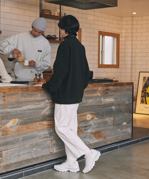 THE CRAFT CREW PRODUCTS（ザクラフトクループロダクツ）の「マルチファンクショナル ビッグシルエット ラグランスリーブフリースプルオーバー【THE CRAFT CREW PRODUCTS】（スウェット・メンズ・チャコール/ネイビー/ダークブラウン/ブラック/グレイッシュベージュ/アイボリー/グレー/ダークグリーン/ワイン/モカ/ブラック系・S/M/L）」の12枚目の写真