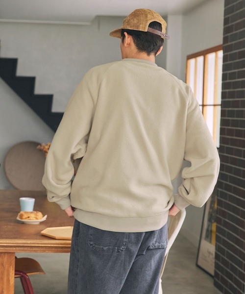 THE CRAFT CREW PRODUCTS（ザクラフトクループロダクツ）の「マルチファンクショナル ビッグシルエット ラグランスリーブフリースプルオーバー【THE CRAFT CREW PRODUCTS】（スウェット・メンズ・チャコール/ネイビー/ダークブラウン/ブラック/グレイッシュベージュ/アイボリー/グレー/ダークグリーン/ワイン/モカ/ブラック系・S/M/L）」の14枚目の写真