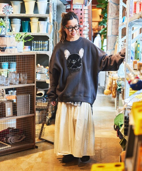 FREAK'S STORE(フリークスストア)の「限定展開 KAVU×FREAK'S STORE/カブー 別注 ビッグシルエット ドッグ刺繍 クルーネック スウェット / フレンチブルドッグ(スウェット・メンズ・グレイッシュベージュ/スミクロ/アッシュグレー・SMALL/LARGE/MEDIUM)」の19枚目の写真