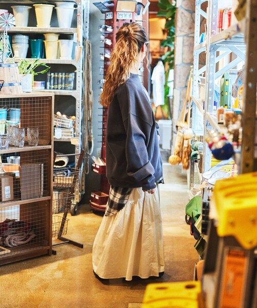 FREAK'S STORE(フリークスストア)の「限定展開 KAVU×FREAK'S STORE/カブー 別注 ビッグシルエット ドッグ刺繍 クルーネック スウェット / フレンチブルドッグ(スウェット・メンズ・グレイッシュベージュ/スミクロ/アッシュグレー・SMALL/LARGE/MEDIUM)」の20枚目の写真