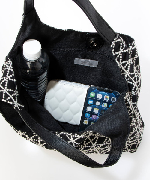 cache cache(カシュ カシュ)の「カシュカシュ cachecache / WEB限定刺繍2本手トートバッグ(トートバッグ・レディース・ブラック/ブラック系その他・FREE)」の13枚目の写真