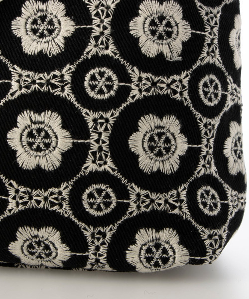 cache cache(カシュ カシュ)の「カシュカシュ cachecache / WEB限定刺繍2本手トートバッグ(トートバッグ・レディース・ブラック/ブラック系その他・FREE)」の5枚目の写真