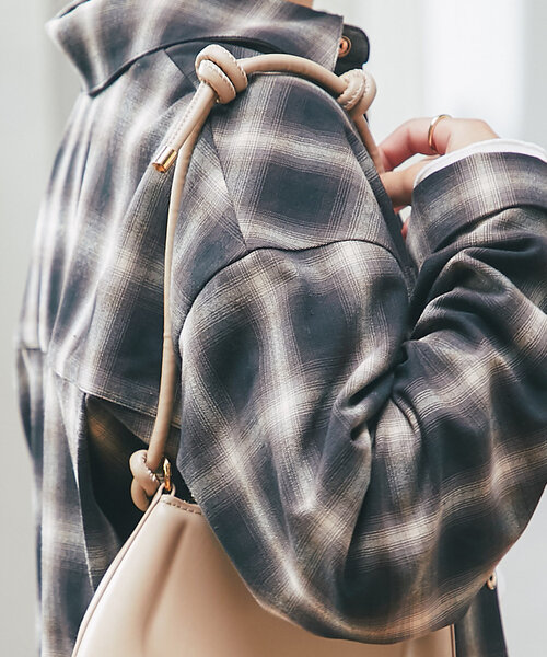 un dix cors(アンディコール)の「スライドハンドルバッグ(ショルダーバッグ・レディース・ブラウン/ベージュ/ブラック・FREE)」の18枚目の写真