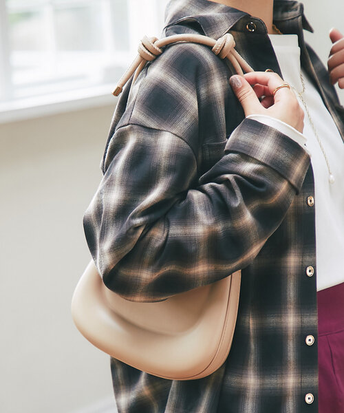 un dix cors(アンディコール)の「スライドハンドルバッグ(ショルダーバッグ・レディース・ブラウン/ベージュ/ブラック・FREE)」の19枚目の写真