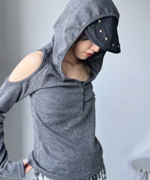Y2K SYNAPSE FACTORY（ワイツーケー シナプスファクトリー）の「【フード付き】肩スリットロングスリーブTシャツ（Tシャツ/カットソー・レディース・ダークグレー/ブラウン/グレー・FREE）」の11枚目の写真