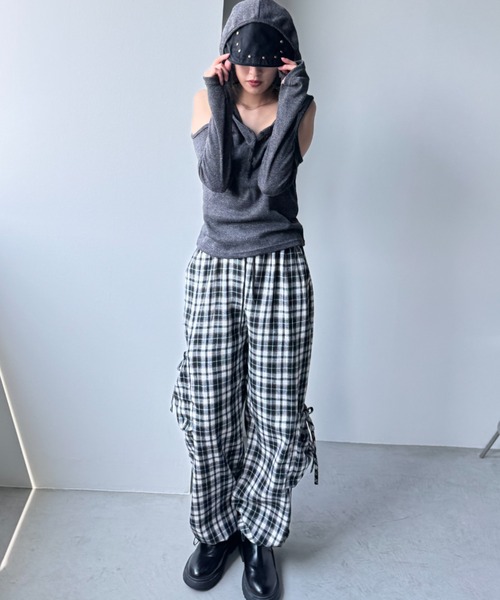 Y2K SYNAPSE FACTORY（ワイツーケー シナプスファクトリー）の「【フード付き】肩スリットロングスリーブTシャツ（Tシャツ/カットソー・レディース・ダークグレー/ブラウン/グレー・FREE）」の12枚目の写真